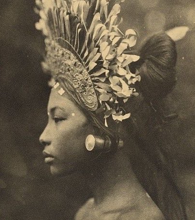 ccequioa's tweet photo. the greatest form of self expression: accessorizing https://t.co/XPGTccGCBh