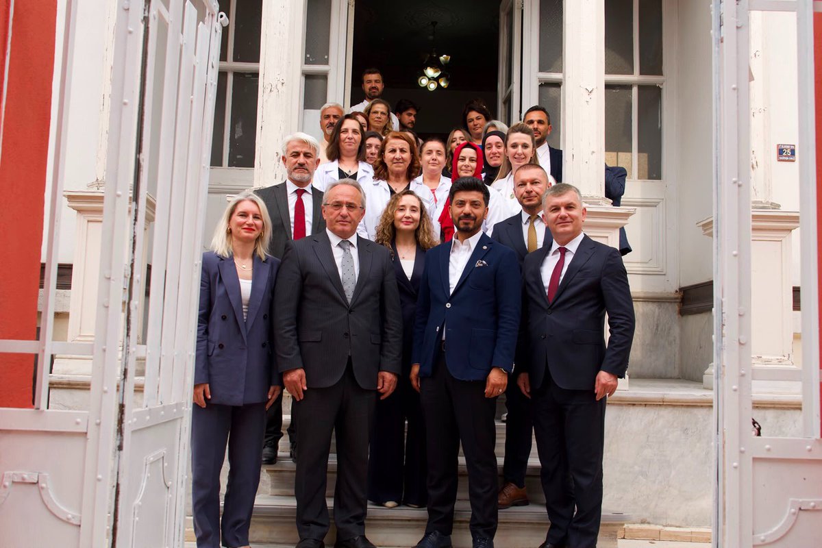 mebhbogm's tweet photo. 📍Edirne

Genel Müdürümüz Sayın Dr. Emre Topoğlu ve beraberindeki heyet Edirne ziyaretleri kapsamında Edirne Olgunlaşma Enstitüsü, Edirne Olgunlaşma Enstitüsü Satış Ofisi ve Edirne Halk Eğitimi Merkezini de ziyaret etti.

Ziyaret sırasında müze alanları ve üretim atölyelerini inceleyen Genel Müdürümüz, kültürel mirasın korunması ve gelecek nesillere aktarılmasına yönelik yürütülen çalışmalar hakkında bilgi aldı. Eğitim, AR-GE, tasarım, üretim, restorasyon ve konservasyon süreçlerinin yanı sıra tanıtım, markalaşma ve pazarlama faaliyetleri de değerlendirildi.

#HayatBoyuYanınızdayız
#HayatBoyuSanat

@tcmeb
@Yusuf__Tekin 
@CelileErenOKTEN 
@topogluemre