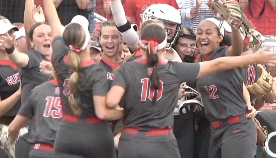 Channel1450com's tweet photo. Glenwood Pulls Away Late Against Fenwick to Reach Title Game 
https://t.co/nBIWsH1EgY https://t.co/PPKgoSVXRn