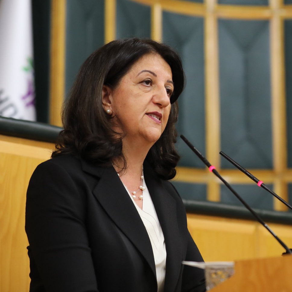 360Gazete's tweet photo. DEM Partiki Pervin Buldan Kürt kadınlarına hakaret eden Rahmi Koç’a tepki gösterdi: 

Hiç mi utanma yok sizde. Tek kelimeyle rezillik https://t.co/pwWZaZmLAV