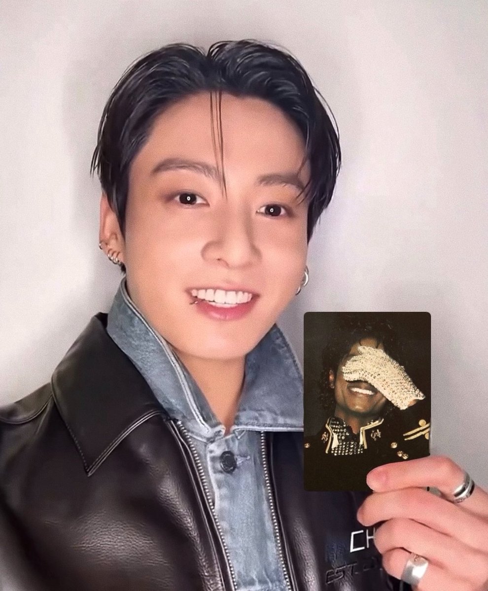 lovvforjk's tweet photo. JK with an MJ photocard ✮ https://t.co/znP3KgDZle