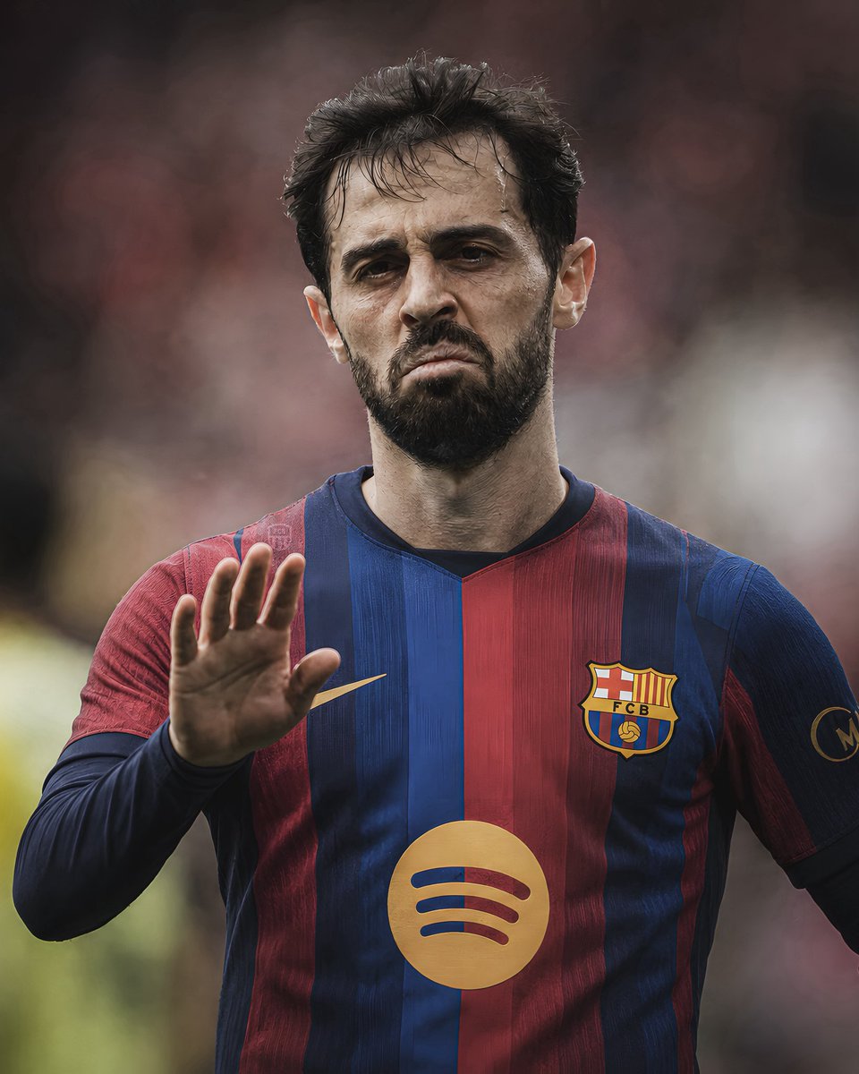 appiecule's tweet photo. Deco is about to teach Atlético Madrid’s board a harsh lesson!

Just imagine it: Deco snatched Bernardo Silva away from them, even though Atlético offered a higher salary and more guarantees, yet he still chose Barcelona.

And did Deco stop there? Of course not. He told everyone to stay quiet, while reports conveniently emerged claiming that Bernardo would make his decision after the Club World Cup.

The plan seems obvious: Barcelona will first steal Julián Álvarez from Atlético, and then announce Bernardo Silva!

Atlético Madrid will remember this summer for a very long time. 🔥😮‍💨