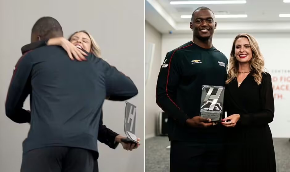 ExpressUSSport's tweet photo. NASCAR crew member honored after saving FOX reporter from accident
https://t.co/zLRmZ4dkOg https://t.co/mkeieHNzDx