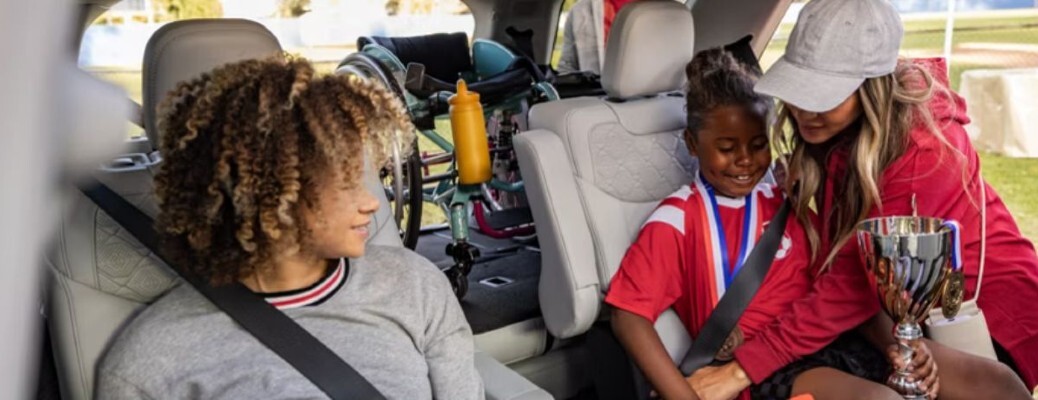AuffenbergKia's tweet photo. Stay cool on every summer drive with ventilated seats that help reduce heat and keep you comfortable, even after your vehicle has been sitting in the sun. https://t.co/B4N41THH1A ☀️🚗 #SummerDriving #VentilatedSeats https://t.co/6mTscHAnQX