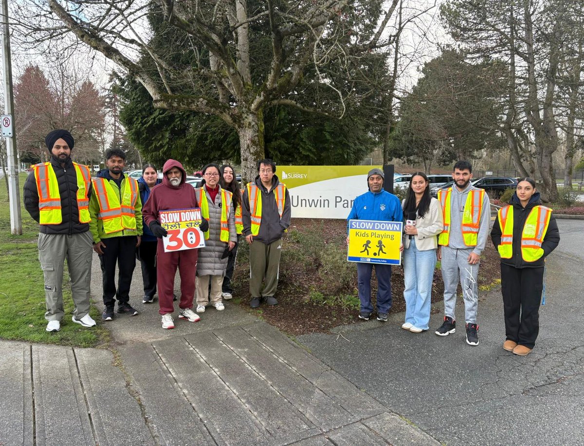 PreventCrimes's tweet photo. 🚸 SCPS volunteers teamed up with the Unwin Park Block Watch organizer and local media to promote traffic safety and keep our neighbourhood streets safe.

@theicbc @thecityofsurrey @surreypoliceservice https://t.co/nDViu0gZfI