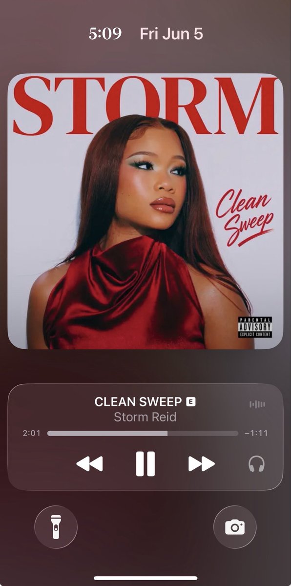 KEENKHALID's tweet photo. Yoooooo I just listened to this on repeat for an hour, think I’m going to do another hour lol “Storm Reid - Clean Sweep” https://t.co/SsaqOj3fZM
