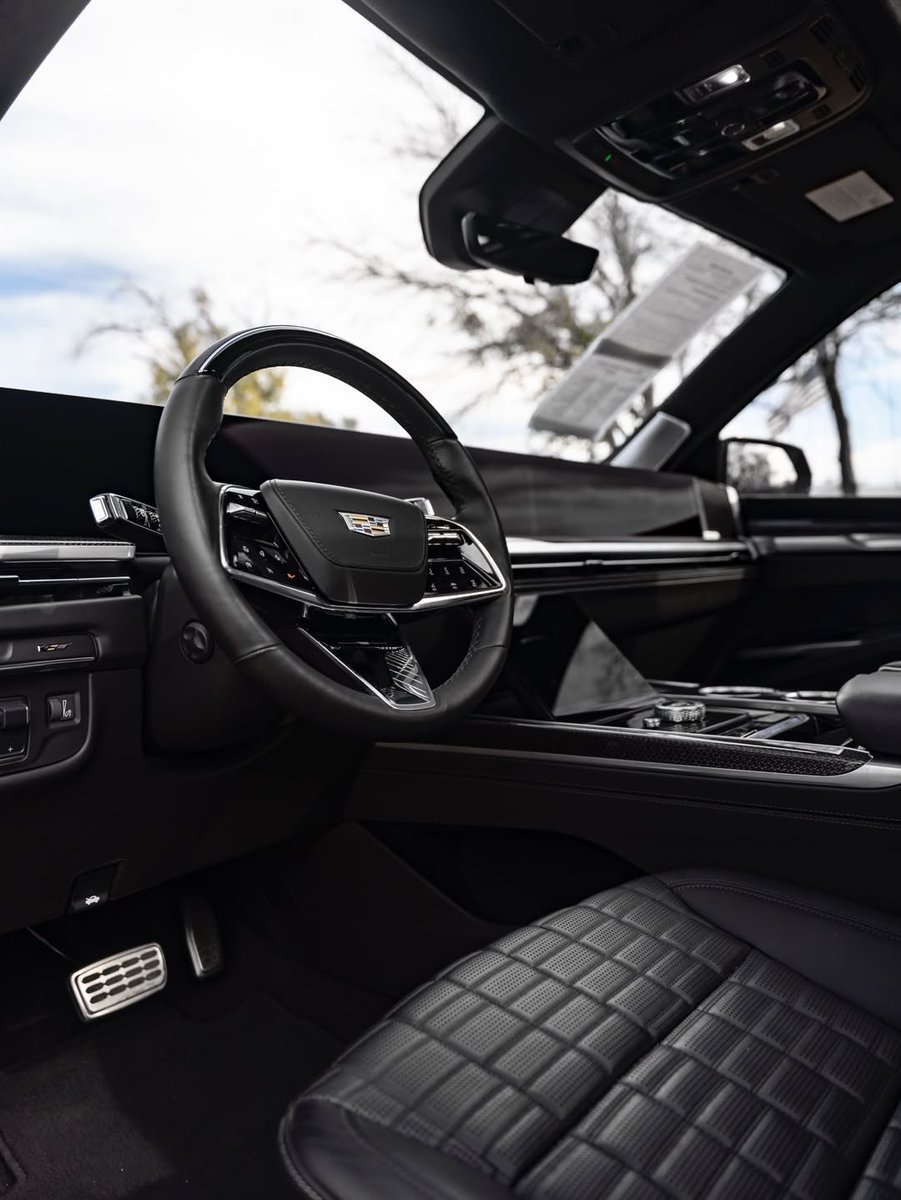 CarsUniquee's tweet photo. ESCALADE https://t.co/0fjCRaCx7S