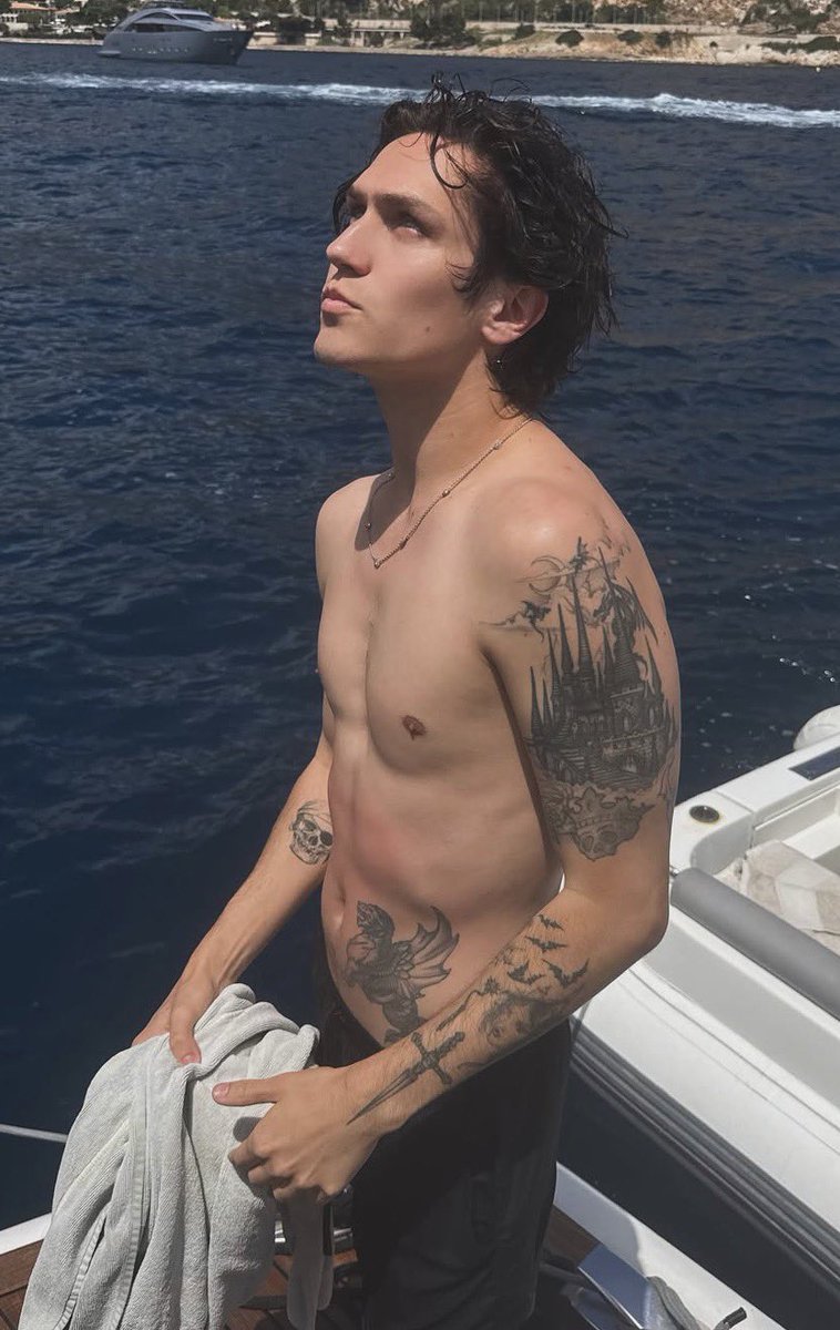 saymyname19891's tweet photo. HUDDY… DADDY… keep showing us that summer body 🥵 https://t.co/W8iXXRDZK6