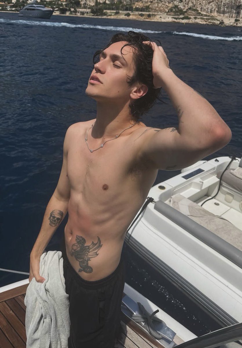 saymyname19891's tweet photo. HUDDY… DADDY… keep showing us that summer body 🥵 https://t.co/W8iXXRDZK6