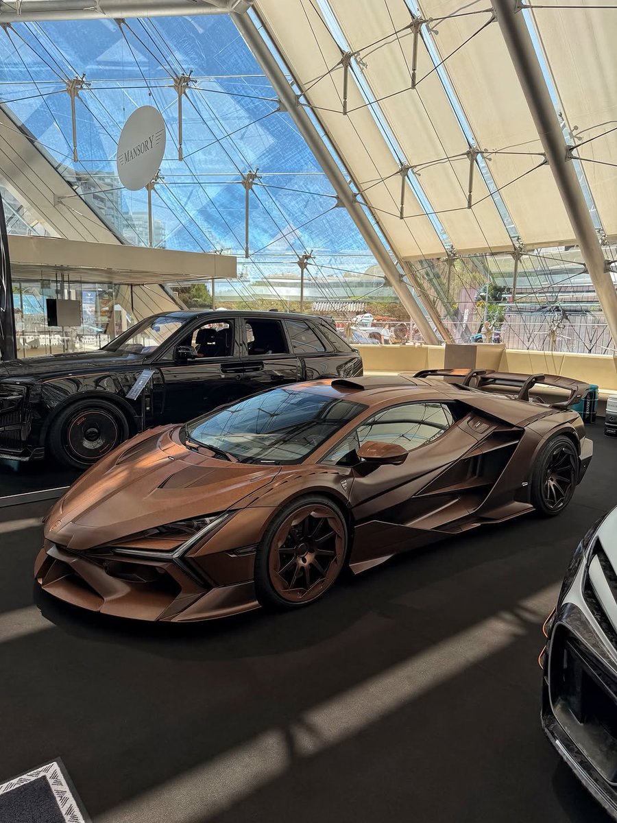CarsUniquee's tweet photo. Lamborghini Revuelto x Mansory Damask Carbonado https://t.co/z2ueLVxlOk