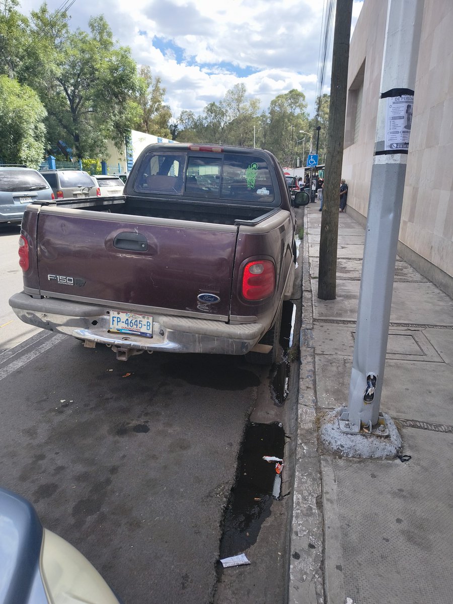 durango_02's tweet photo. Nuevamente vehículos sin placas para DISCAPACIDAD y quitando los espacios para dicho propósito a un costado del IMSS Durango por favor procedan @DMSPDGO @josejoseantonio @Luis_TV10 @torreon @heber_noti121ed https://t.co/awTEuZZUox