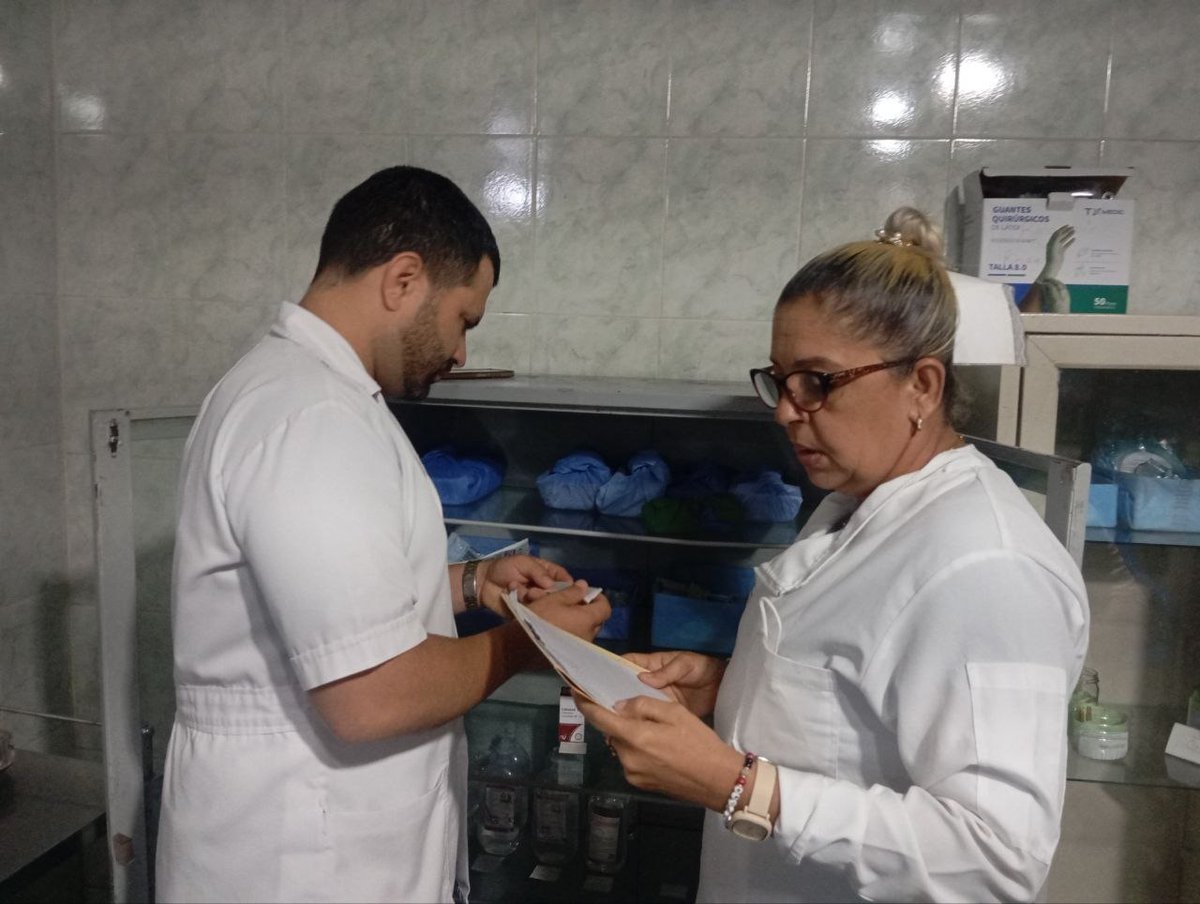 Brigada_Miranda's tweet photo. Entrega de medicamentos en vitrina en el CDI Jacobo roth del municipio Miranda estado de Trujillo
#CubaPorLaVida https://t.co/uslSMHhtAO