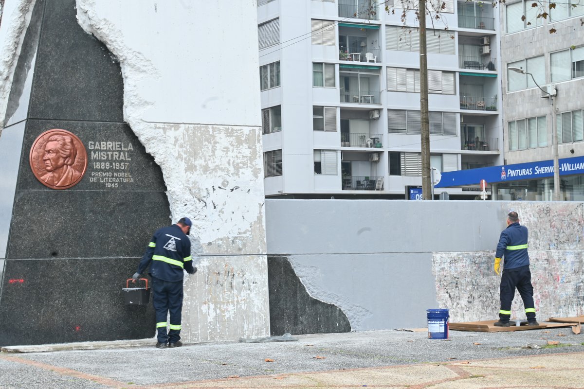 montevideoIM's tweet photo. Tareas de mantenimiento, hidrolavado y pintura en la  Plaza Dr. José Pedro Massera 👷

Estamos trabajando en este emblemático espacio en la rambla, donde se encuentra el homenaje a Gabriela Mistral para el disfrute de todas y todos ☀️

📍 Juan Benito Blanco y Miguel Barreiro https://t.co/Mc7UOTlKG5