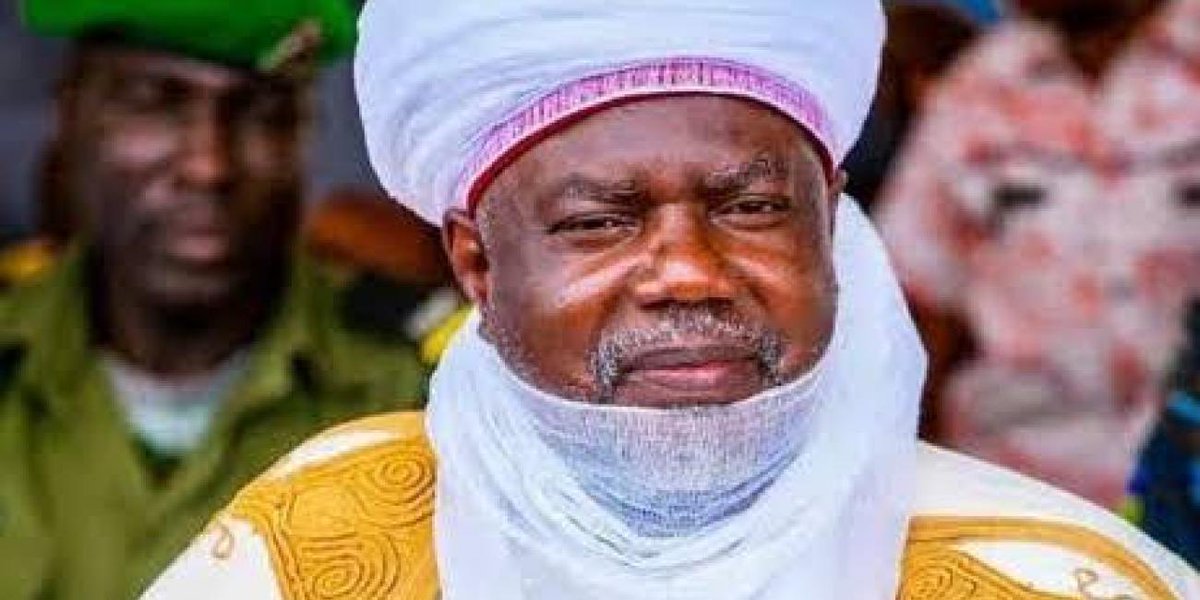 NigeriaStories's tweet photo. BREAKING: The Emir of Argungu, Alhaji Muhammad Samaila Mera, has urged residents in his emirate to pool resources to legally acquire arms and strengthen local vigilance to defend themselves against bandits https://t.co/GXZDd9jbd6