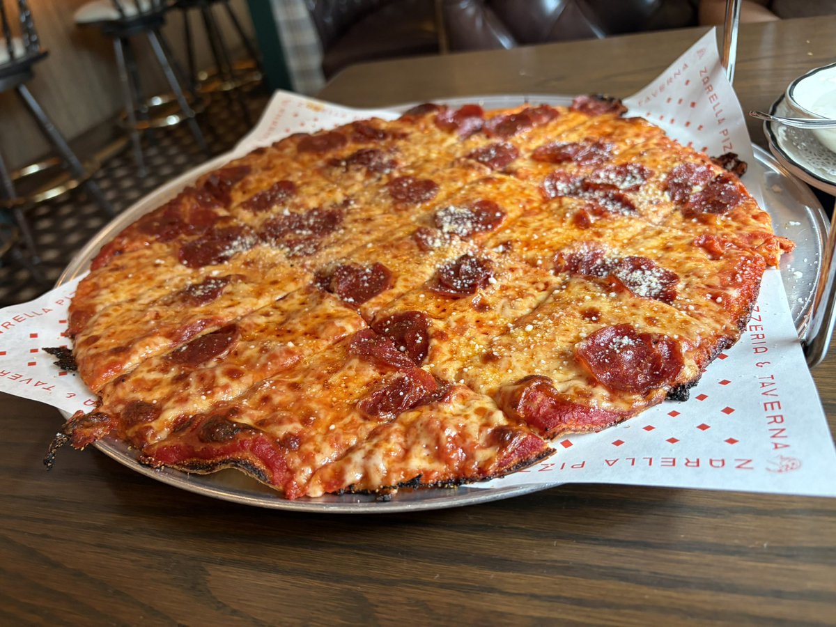 lcm1986's tweet photo. Caleb Williams knows ball.

And pizza.

📍  Zarella Pizzeria &amp; Taverna https://t.co/vteTysi21o