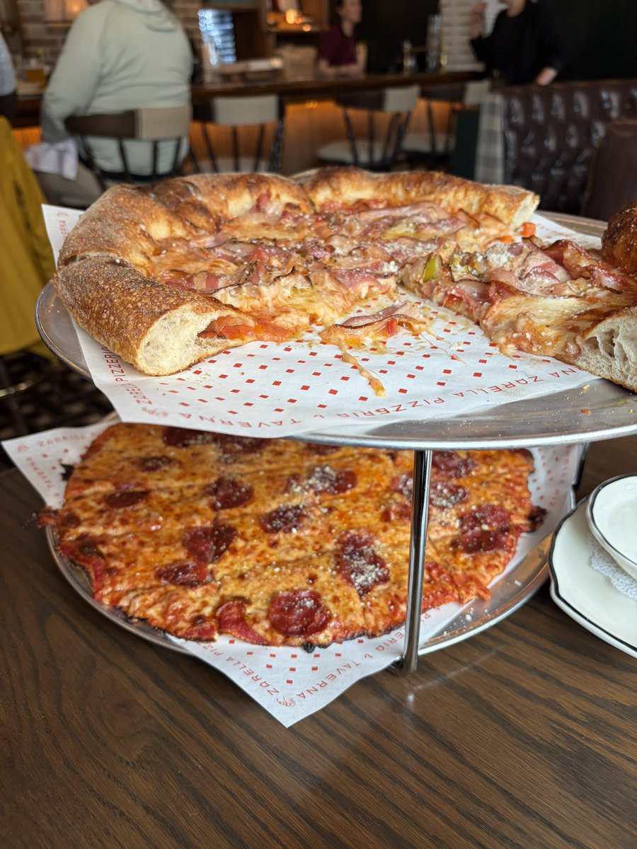 lcm1986's tweet photo. Caleb Williams knows ball.

And pizza.

📍  Zarella Pizzeria &amp; Taverna https://t.co/vteTysi21o