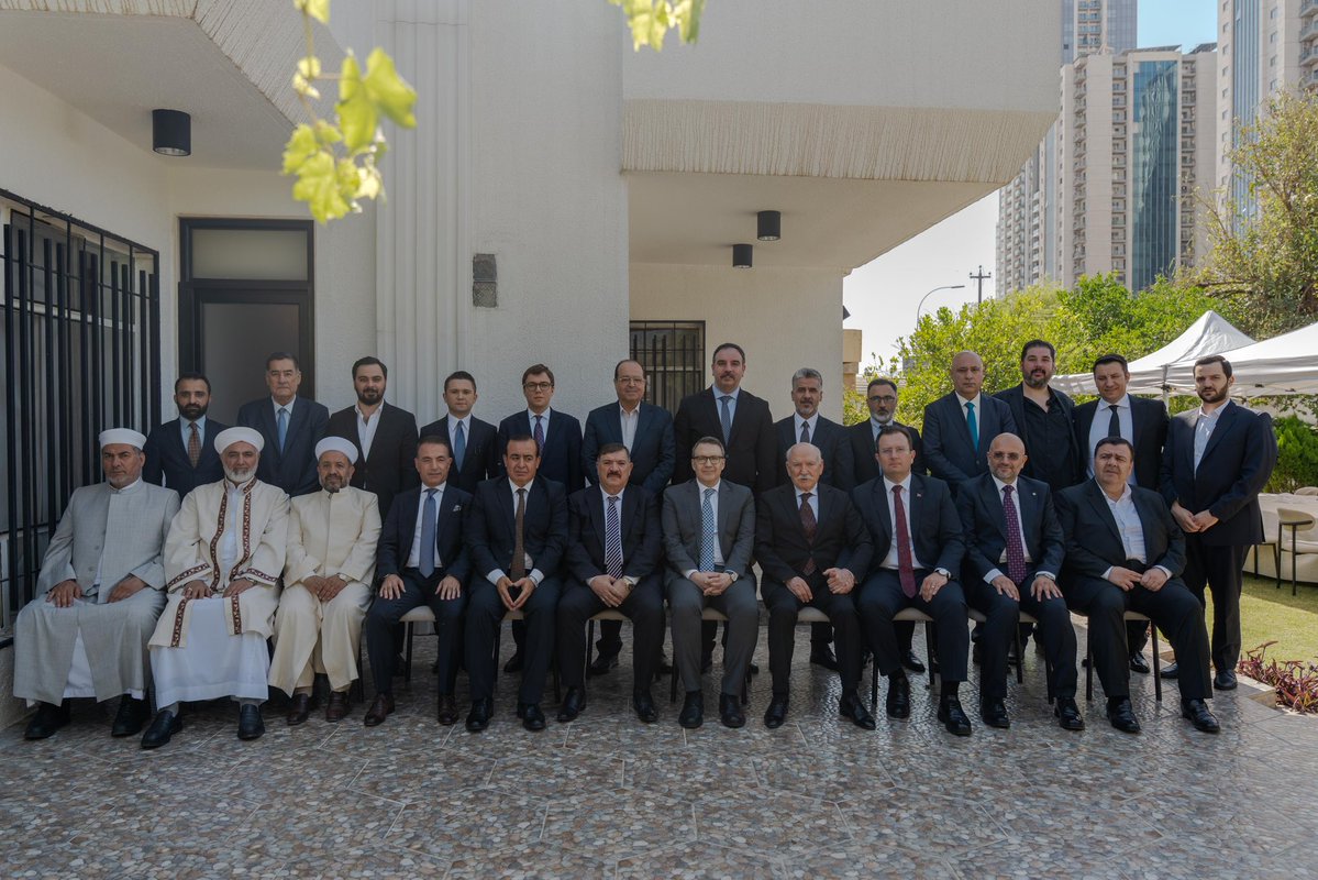 TC_ErbilBK's tweet photo. Erbil’i ziyaret eden Türkiye Cumhuriyeti Bağdat Büyükelçisi Sayın Anıl Bora İnan, Irak Türkmen Cephesi’nin eski Başkanı Sanan Ağa ve Erbil Türkmenlerinin bazı mümtaz şahsiyetleriyle bir araya gelmiştir. https://t.co/hDwQlJoQOf