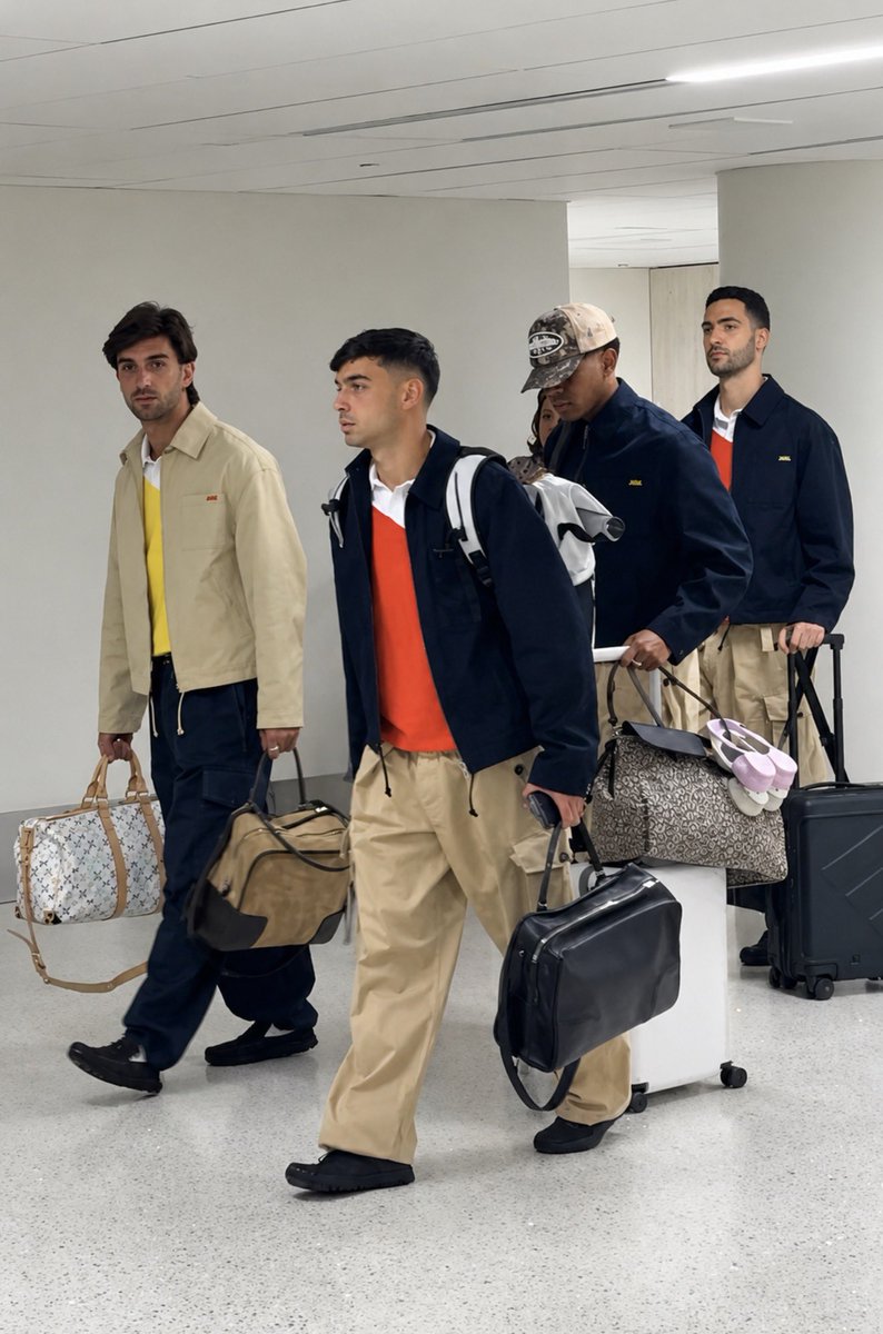 SNIP3R_FCB's tweet photo. The Euro champions just landed in Nashville #Spain ♥️💙 
Got to see the best midfielder in the world Pedri 🪄, the 2024 Ballon d’Or winner Rodri 🏆, The best player in the world Lamine Yamal 🃏 and the best goalie in La Liga Joan Garcia 🧤s/o to Gavi, Olmo, Porro, Cucurella, Eric, Cubarsi, Ruiz, Zubimendi, Nico, and the shark Ferran 🦈