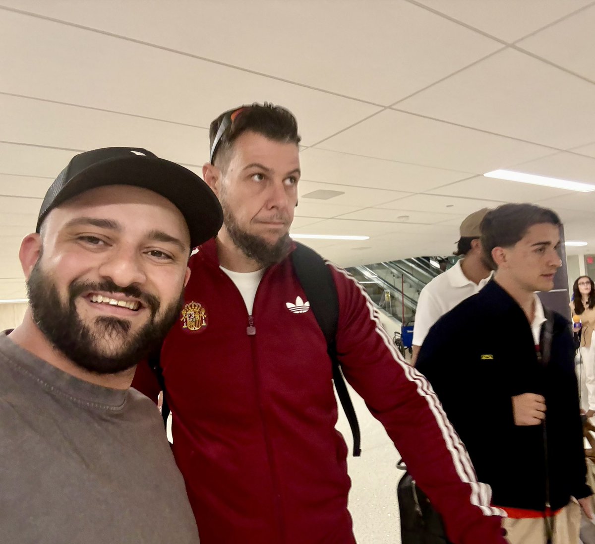 SNIP3R_FCB's tweet photo. The Euro champions just landed in Nashville #Spain ♥️💙 
Got to see the best midfielder in the world Pedri 🪄, the 2024 Ballon d’Or winner Rodri 🏆, The best player in the world Lamine Yamal 🃏 and the best goalie in La Liga Joan Garcia 🧤s/o to Gavi, Olmo, Porro, Cucurella, Eric, Cubarsi, Ruiz, Zubimendi, Nico, and the shark Ferran 🦈