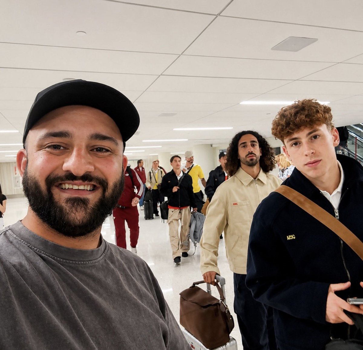 SNIP3R_FCB's tweet photo. The Euro champions just landed in Nashville #Spain ♥️💙 
Got to see the best midfielder in the world Pedri 🪄, the 2024 Ballon d’Or winner Rodri 🏆, The best player in the world Lamine Yamal 🃏 and the best goalie in La Liga Joan Garcia 🧤s/o to Gavi, Olmo, Porro, Cucurella, Eric, Cubarsi, Ruiz, Zubimendi, Nico, and the shark Ferran 🦈