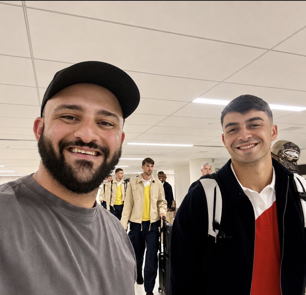 SNIP3R_FCB's tweet photo. The Euro champions just landed in Nashville #Spain ♥️💙 
Got to see the best midfielder in the world Pedri 🪄, the 2024 Ballon d’Or winner Rodri 🏆, The best player in the world Lamine Yamal 🃏 and the best goalie in La Liga Joan Garcia 🧤s/o to Gavi, Olmo, Porro, Cucurella, Eric, Cubarsi, Ruiz, Zubimendi, Nico, and the shark Ferran 🦈