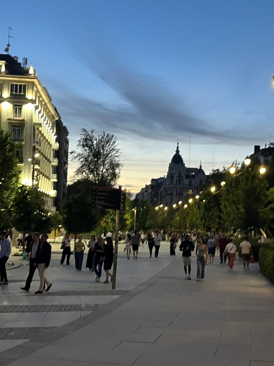 sidlowe's tweet photo. Madrid in this light https://t.co/ESMu1HjDfd