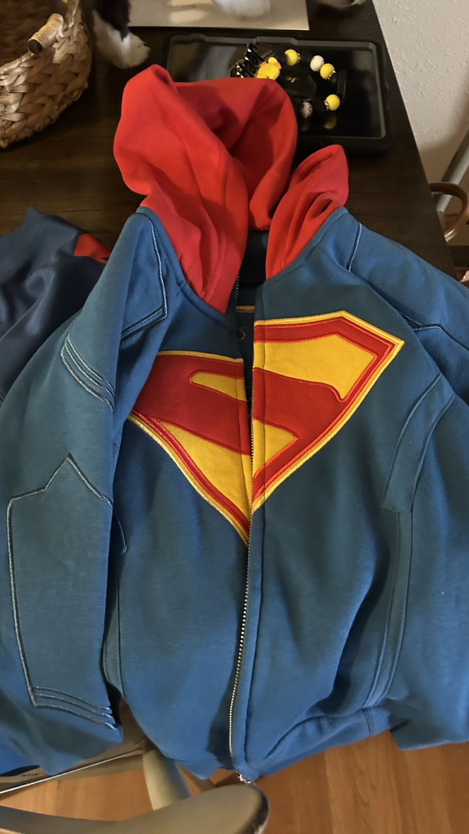 Supergirl tweet media