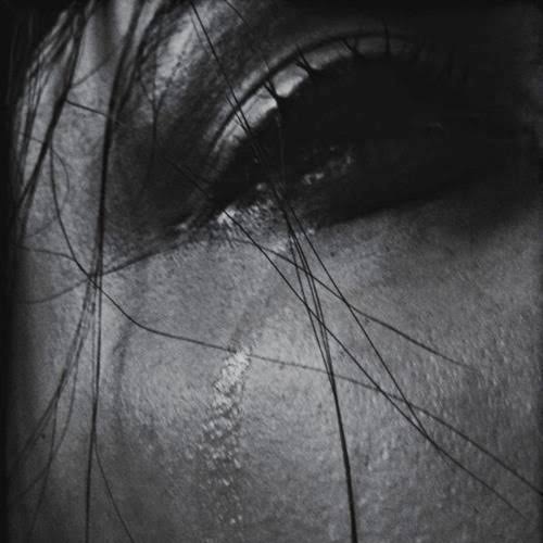 mahso2812's tweet photo. بعضی دلتنگی‌ها را نمی‌شه گفت، فقط شب‌ها سنگین‌تر روی دل می‌نشینن
#دلی https://t.co/ZCGWxiVlQQ