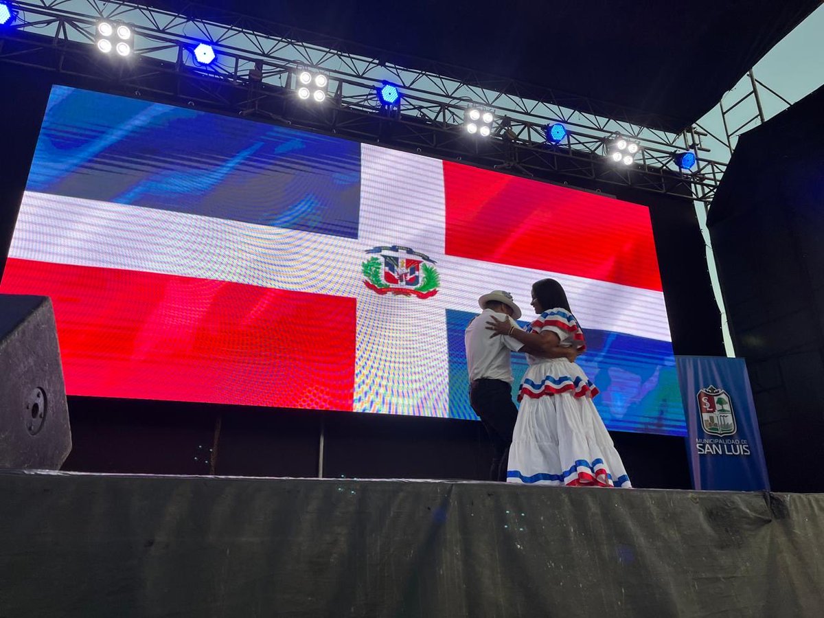 RDenPeru's tweet photo. Dentro del marco de la ¨IV Gran Feria de Embajadas 2026¨realizada por la municipalidad de San Luis, esta Embajada llevó el ritmo caribeño a todos los presentes mediante una presentación de merengue y bachata que puso a bailar a grandes y pequeños el pasado sábado 30 de mayo. https://t.co/KJrytYYnJ5