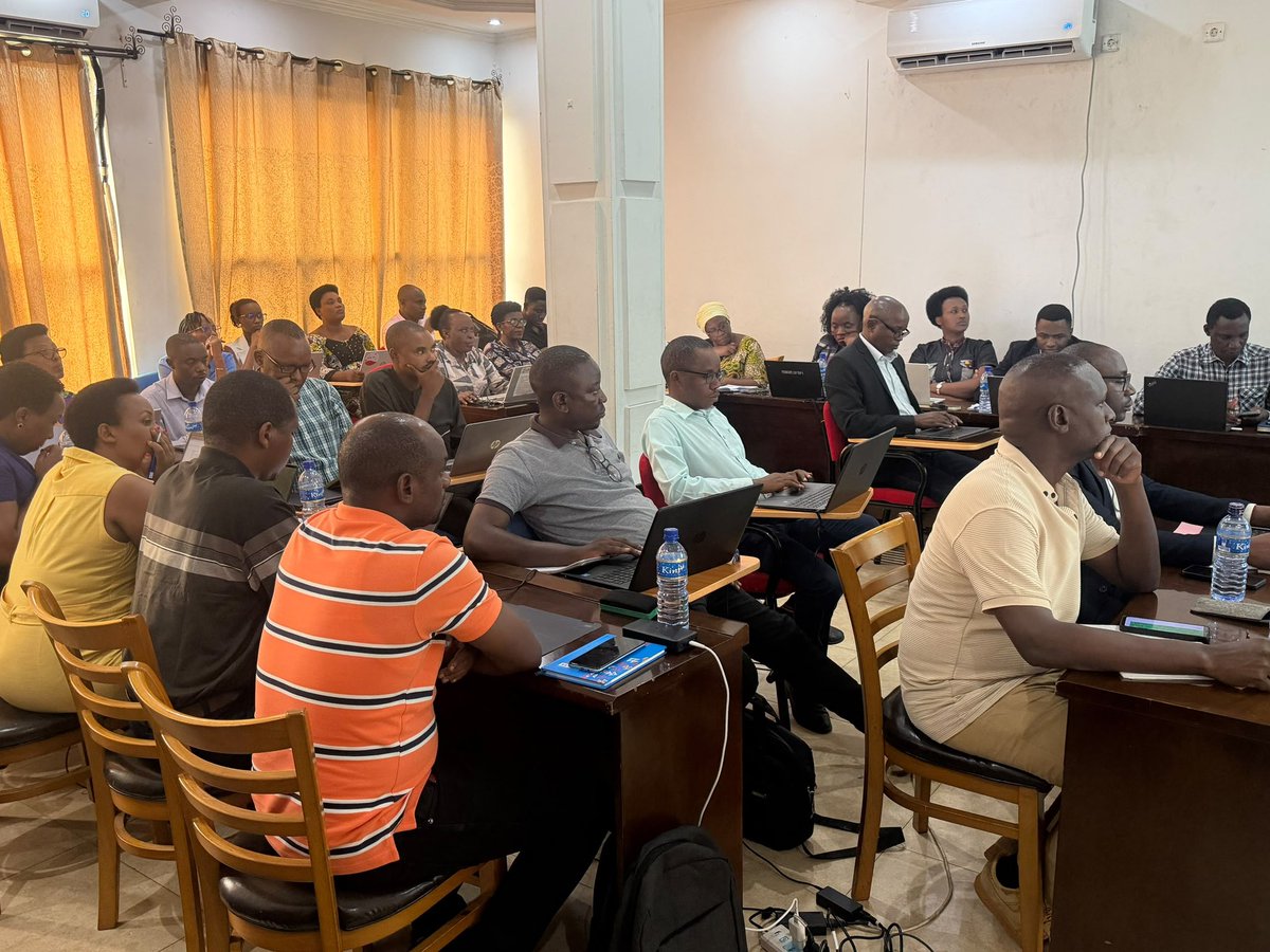 msp_burundi's tweet photo. #Burundi#Plan stratégique #SNIS
Le Secrétaire Permanent au@msp,Dr SINARINZI Pierre vient de clôturer l'atelier de finalisation et de validation du Plan Stratégique du Système National d'Information Sanitaire 2026-2030 ,organisé du 03 au 05 juin 2026.
En résumé, ce Plan Stratégique est la boussole qui permet désormais de passer d'une gestion des données sanitaires recueillies au sein des FOSA à un pilotage stratégique de la santé publique, basé sur des données réelles et vérifiables pour rendre le système sanitaire burundais plus réactif,performant et résilient pour les quatre prochaines années.
Dans cette optique , au nom de l’Organisation, le Représentant Pays de https://t.co/ohtDlQluoB au Burundi,Apollinaire KAVUNGERWA a réaffirmé l'engagement ferme à s'aligner pleinement sur ce nouveau plan stratégique pour soutenir durablement le Système National d'Information Sanitaire.