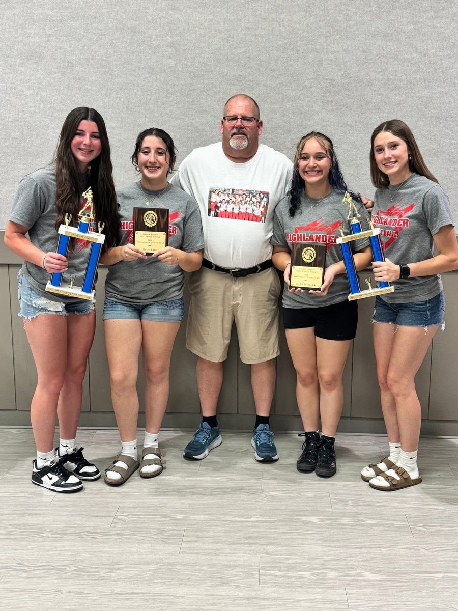 RyleeLane4's tweet photo. I was incredibly grateful to be recognized as underclassman of the year for my highschool team. It was such an honor to play with these girls. They are so well-rounded and a joy to be around. I will truly miss these seniors. Thank you Cambria Heights! https://t.co/EYpadQ5STx