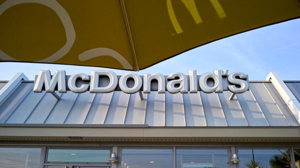 BFMMarseille's tweet photo. Un influenceur victime d’une agression homophobe dans un McDonald’s de Marseille
https://t.co/vEhMWvlrcw https://t.co/HcB1PIYXJA