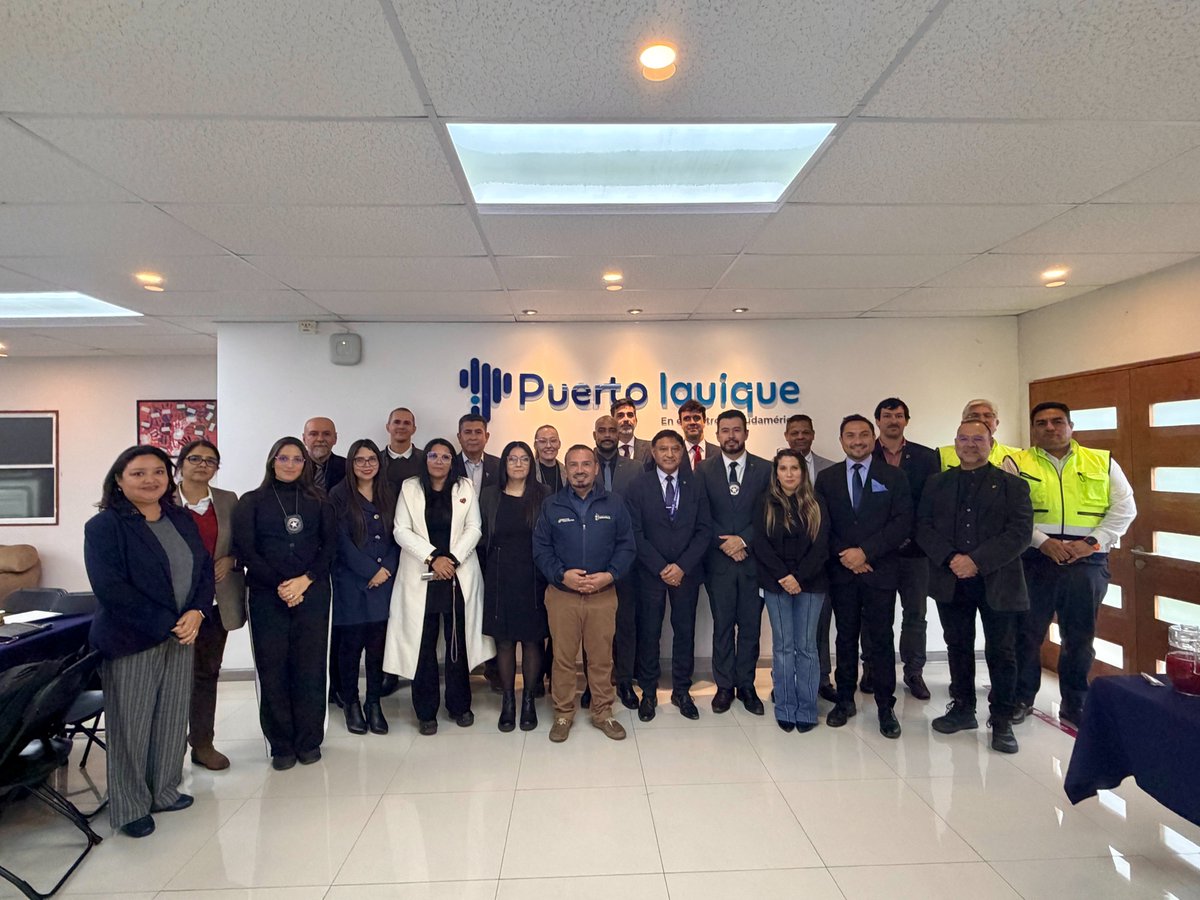 PuertodeIquique's tweet photo. Visita de Aduana de Brasil en #EPI. Junto a actores públicos y privados analizamos la ruta del Corredor Bioceánico. Como Puerto de Iquique expusimos potencialidades y desafíos para abordar esta iniciativa
#PuertoIquique #Tarapacá #LogísticaPortuaria https://t.co/LIwqougZBJ
