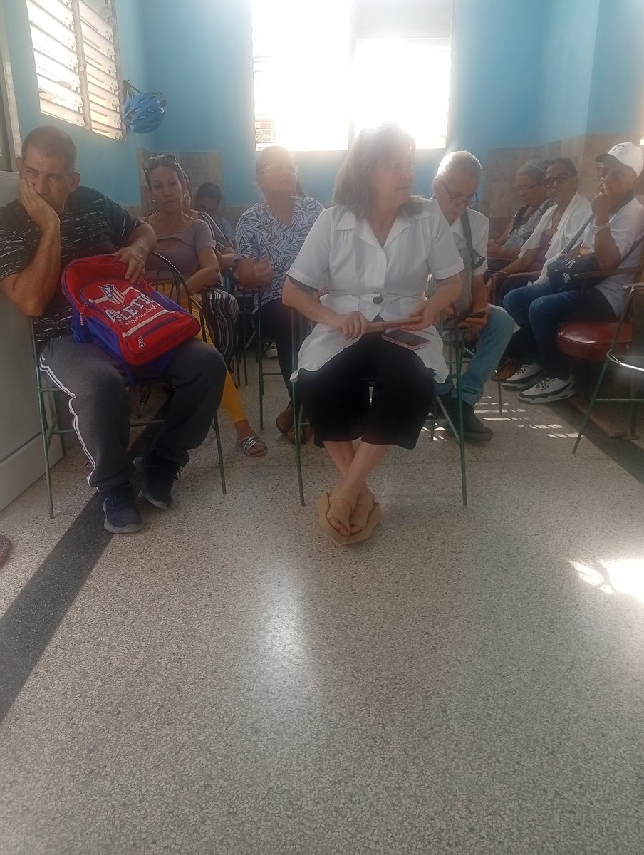 nelsonsantiestb's tweet photo. Banes. 5 de junio, participamos hoy en forum de base de la clínica 26 de julio.
Sus trabajos mostraron como buscan soluciones científicas a los problemas de la asistencia que impone la falta de insumos que impone la actual guerra económica contea nuestro pais.
#salud https://t.co/4lXbgAaOs4