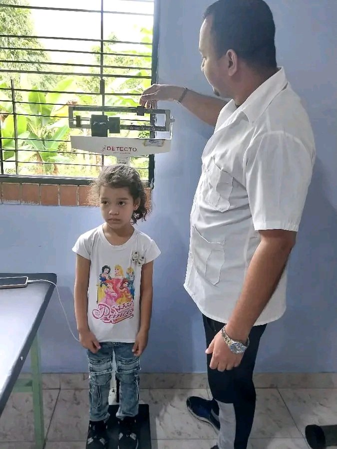 BMC_TRUJILLO's tweet photo. La colaboración médica ha desafiado montañas, selvas, epidemias, terremotos para llegar a los lugares más remotos, donde otros no llegan.
#CubaEstáFirme 
#CubaCoopera
#100AñosConFidel.  @cubacooperaven  @BMC_TRUJILLO  @jaur85707 https://t.co/p2ZzYPLcDK