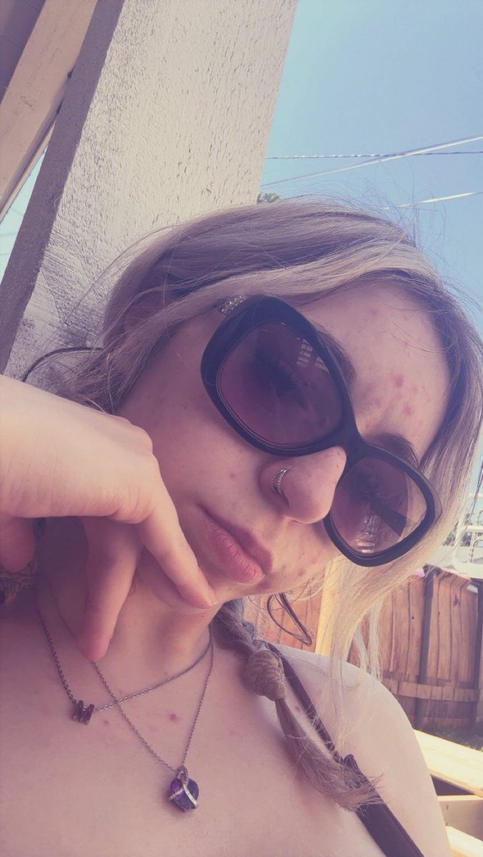 Empty4kaylin's tweet photo. i love robbing u losers of every last penny https://t.co/vKNGZXNQUT