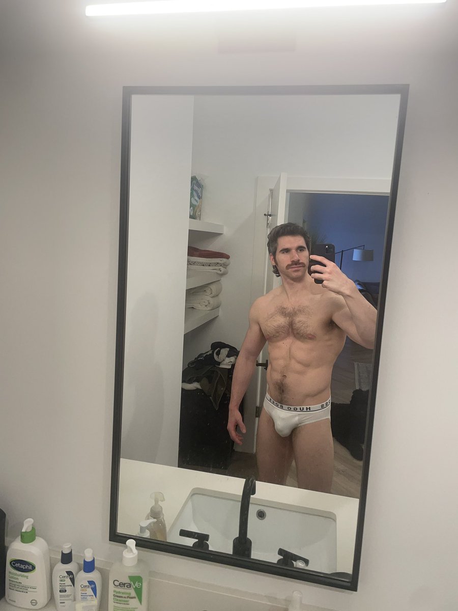 eagerbttmxxx's tweet photo. TGIFF! https://t.co/rfiAqjZ2gU