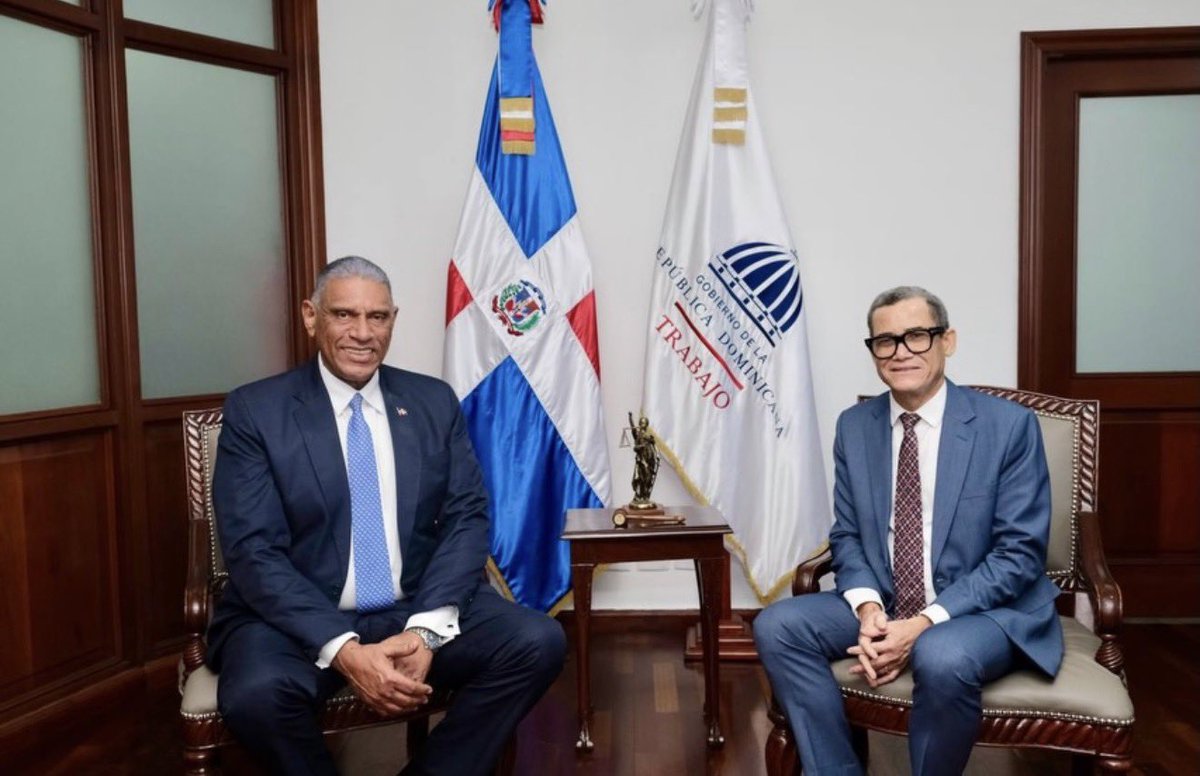 chuvasquez's tweet photo. Me reuní con el ministro de Trabajo, Eddy Olivares, para conversar sobre iniciativas que contribuyan al bienestar y desarrollo de nuestra comunidad dominicana en el exterior.

Seguimos trabajando unidos para crear más oportunidades para nuestra gente. https://t.co/CwsealcJeA