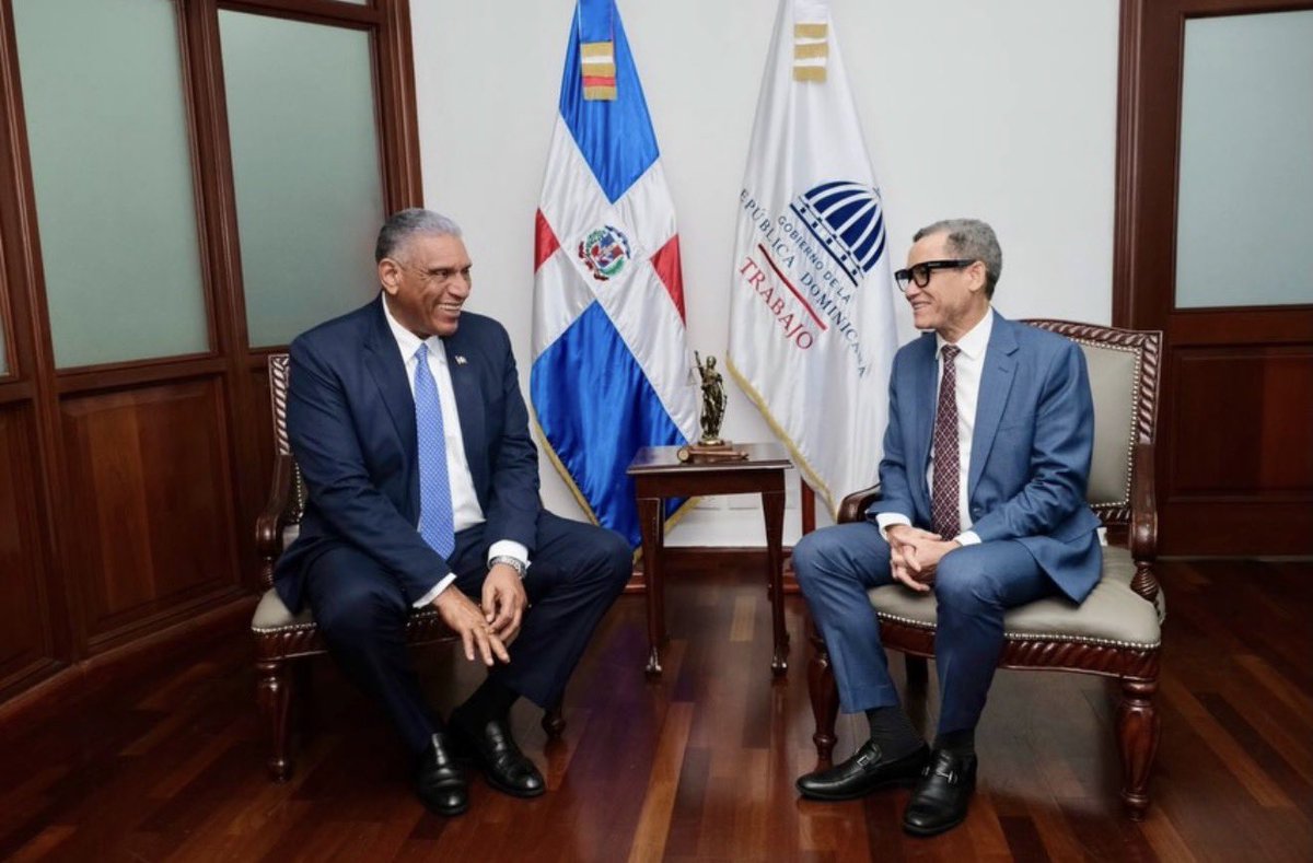 chuvasquez's tweet photo. Me reuní con el ministro de Trabajo, Eddy Olivares, para conversar sobre iniciativas que contribuyan al bienestar y desarrollo de nuestra comunidad dominicana en el exterior.

Seguimos trabajando unidos para crear más oportunidades para nuestra gente. https://t.co/CwsealcJeA