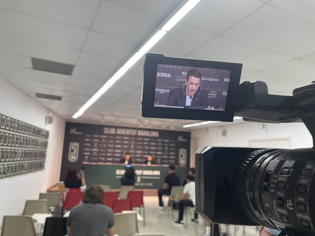 Esports_bdncom's tweet photo. 🗣️Dani Miret: “Avui l’arbitratje ha estat una vergonya, els han reflotat en el 2n quart perquè estaven enfonsats en el marcador. I hem vist una agressió violenta que s’ha penalitzat amb una tècnica…Hem fet un partidàs, sobretot en defensa”

@bdncom @Penya1930 #Badalona https://t.co/MydUiydbHb