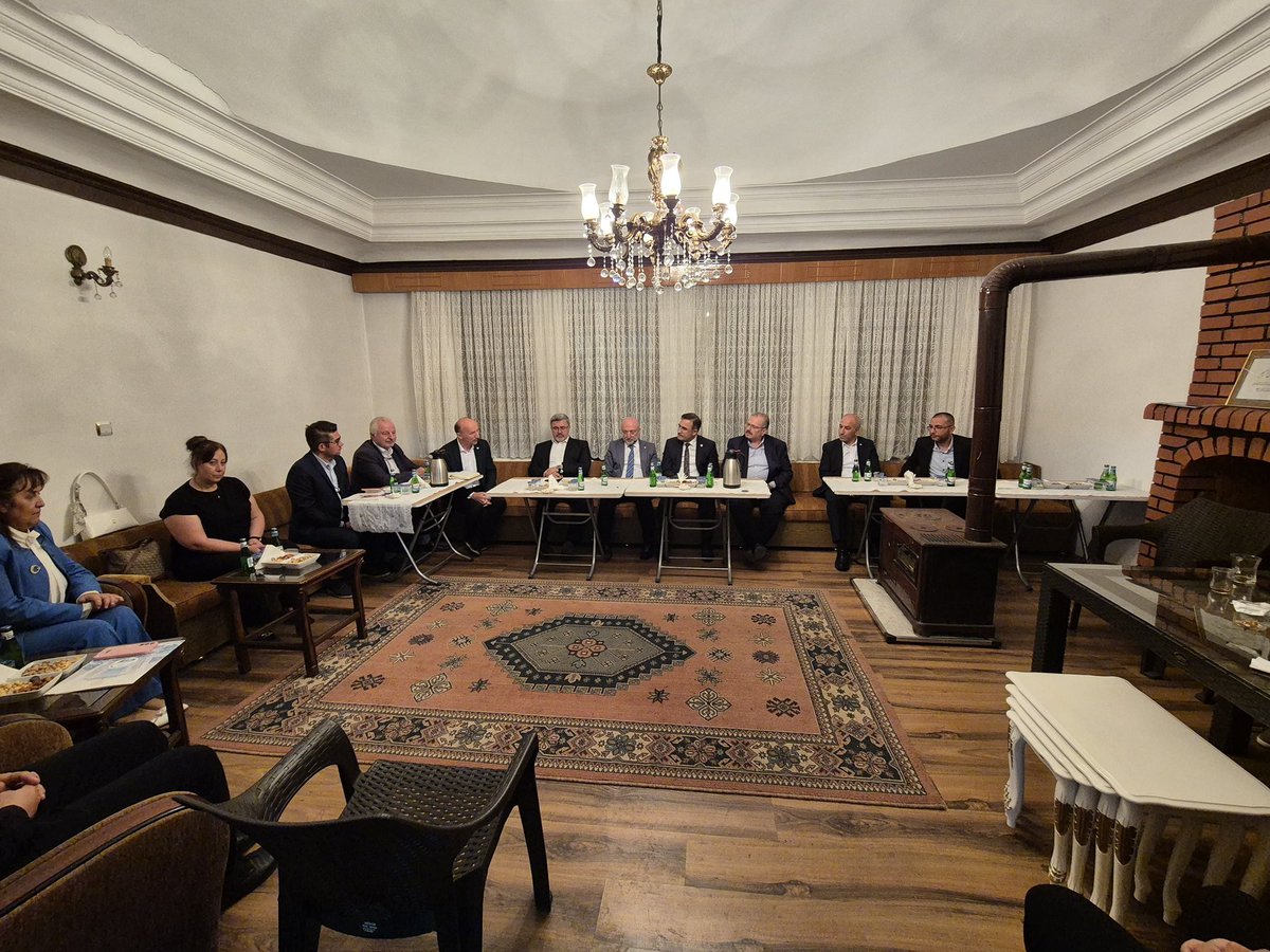 Av_Turgaysahin's tweet photo. Milletvekillerimiz Av. Ali Özkaya, Dr. Hasan Arslan ve İl Genel Meclis Üyemiz Ömer Dayı ile birlikte Memur-Sen Afyonkarahisar İl Başkanı Ali Keskin ve konfederasyona bağlı il temsilcilerimizle bir araya geldik. 

Afyonkarahisar’ımızın gelişimi, kamu çalışanlarımızın beklentileri ve ortak hedeflerimiz üzerine verimli istişarelerde bulunduk. Şehrimize değer katan çalışmaları ve yapıcı katkıları dolayısıyla Memur-Sen teşkilatımıza teşekkür ediyor, birlik ve dayanışma içerisinde çalışmayı sürdürüyoruz.