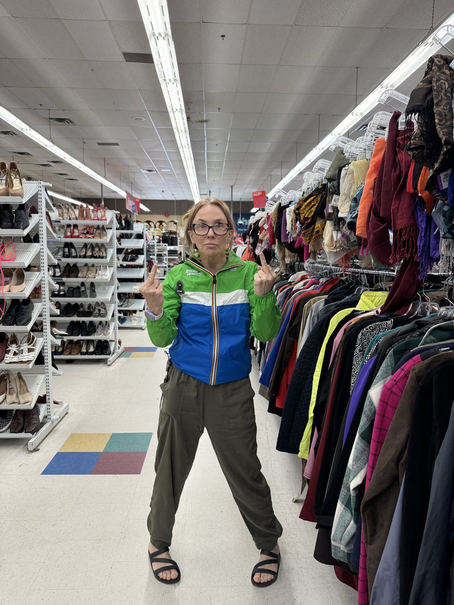imaginaryvan's tweet photo. Went to VV and found the perfect jacket for the @KNEECAPCEOL show in London. No one is keeping me from seeing them, especially Vince Gasparo 🖕🏻 https://t.co/AeKp7dvrk3