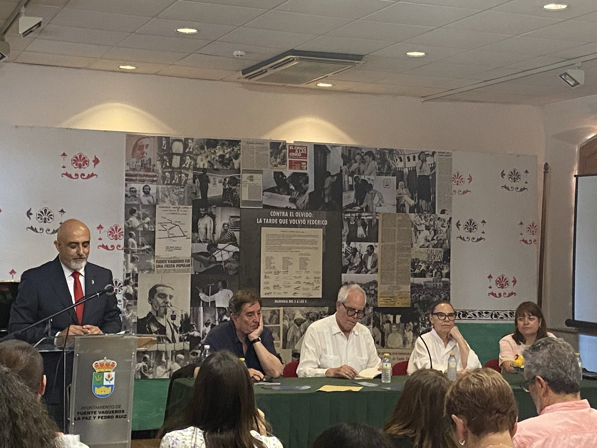 InmaLopez14's tweet photo. Celebración del 5 a las 5 hoy en Fuente Vaqueros. Una tarde llena de actividades recordando el primer aniversario de aquel 5 a las 5 hace 50 años cuando la gente acudió en masa a celebrar la libertad al grito de Federico Vive. Era 1976👏👏 https://t.co/yhLa2jWxHN