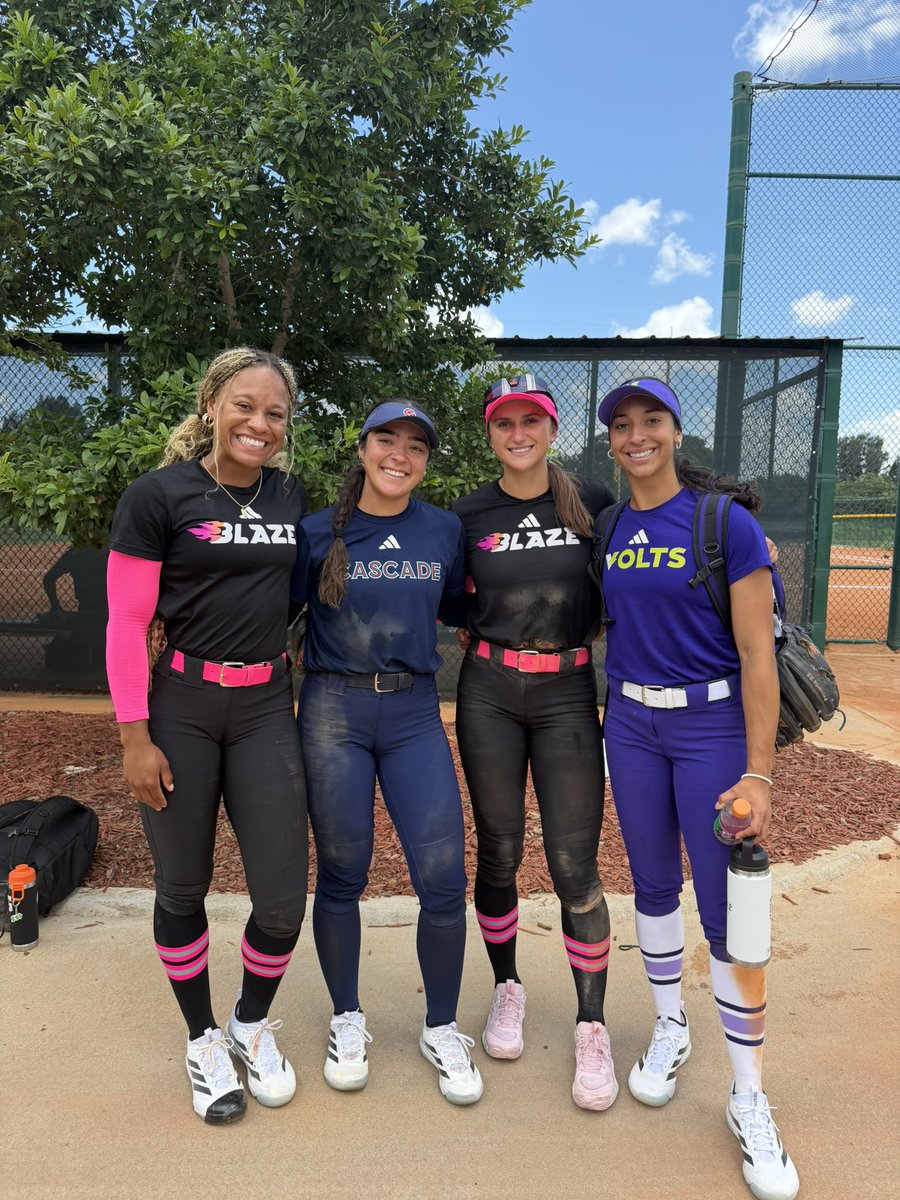 DukeCoachYoung's tweet photo. Our Pro 💙😈 Devils reunite. Exciting summer ahead for you all. Will be 📺&amp; 📣 loud! @aminahsole @JalaWright14  @ana_gold4 kellytorres https://t.co/iOYkgUlmFw