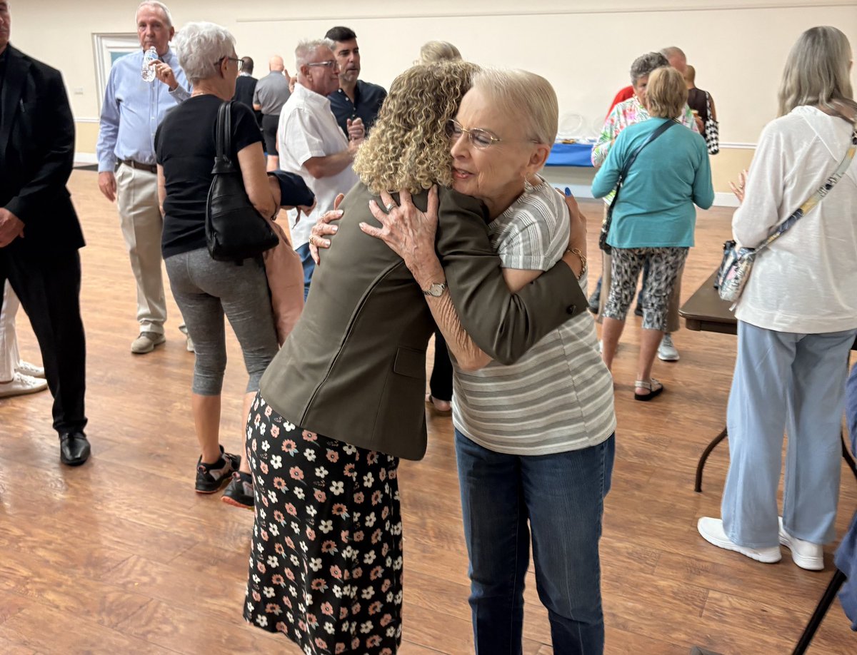 DWStweets's tweet photo. Republicans' high-inflation agenda costs Americans an extra $5,000 a year.

As they make life less affordable, I've secured federal investments to support Broward and will keep delivering.

Great to join the Palm Aire Democratic Club in Pompano Beach to share my work for Broward. https://t.co/NCxbGE1s4T