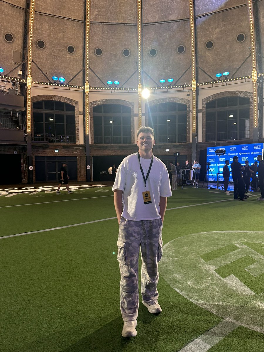 dotMILD's tweet photo. Thank you to @EAMaddenNFL for inviting me out to see what is going to be the best Madden to date.

So awesome to connect with the team and meet so many other amazing creators https://t.co/nHEpQAz4oH