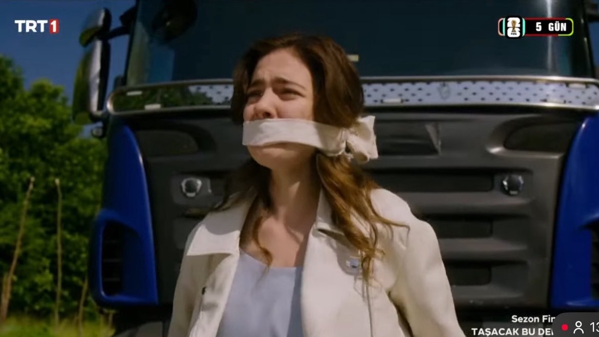 berfxy's tweet photo. Oruc’um annem vurulmadıysan yetiş birtanem 😭 #taşacakbudeniz #avayaman #orel #eleni https://t.co/2Asoj8pQUY