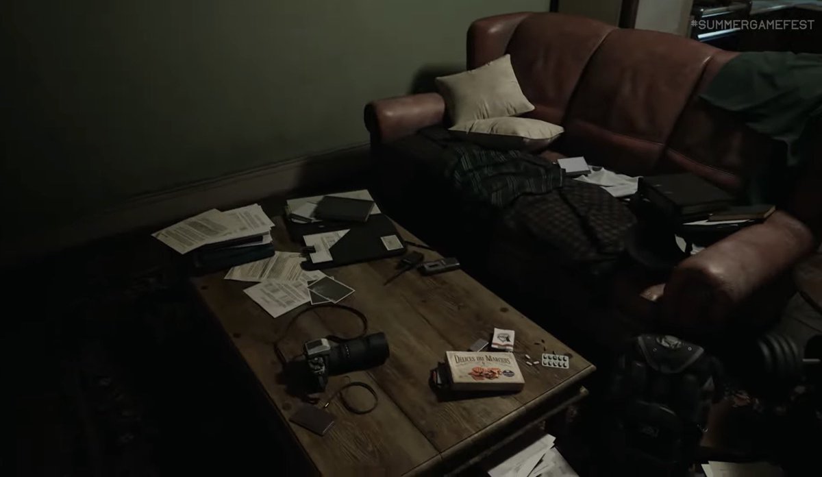 seratinejill's tweet photo. chris’ apartment a literal fucking mess https://t.co/vNiHaQ5lLc