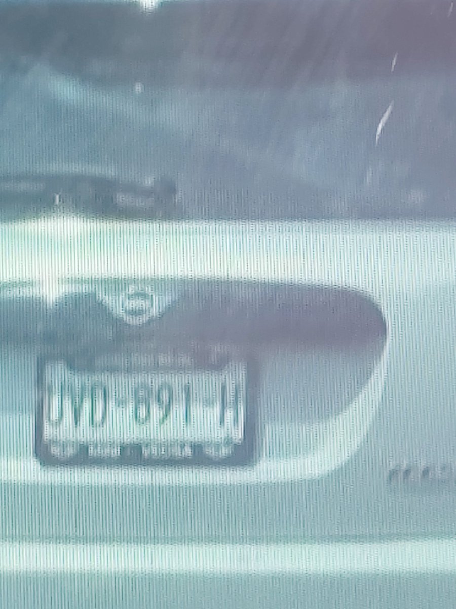 Bizarrojbg's tweet photo. Se busca este Minicooper con placas YVD891H, hoy golpea a mi unidad, agrede y lesiona, llega @Transito de #Cancun, nos aorilla pero se da a la fuga, lo persigue por la Huyacan pero se desconoce el desenlace. Favor de compartir ya que hay severas lesiones fisicas a mi persona https://t.co/lurgp37zDT