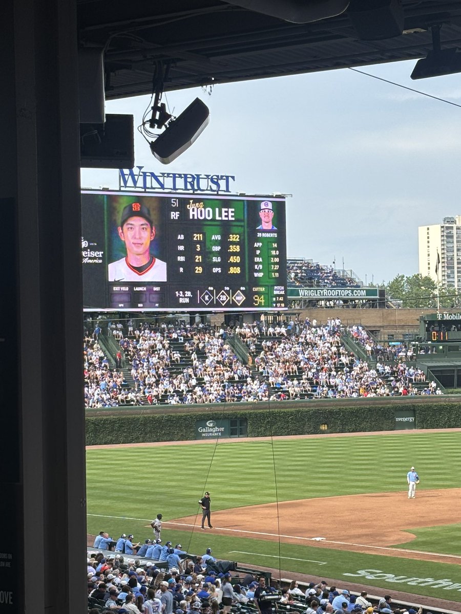 FriscoGiantsfan's tweet photo. Wrigley Field thinks his first name is Jung and last name Hoo Lee 🤨 https://t.co/KzpBonpe3R